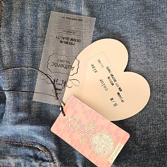 HH Jeans Collection Women's Mom Fit Distressed Denim Pants Size 11 - Picture 6 of 12